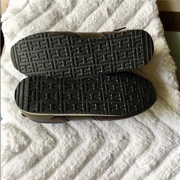 Tommy Hilfiger Brown and Black Sneakers, Like new. - Picture 6 of 7